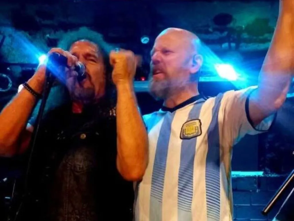 oie_4211021jslTjCgm-576x1024