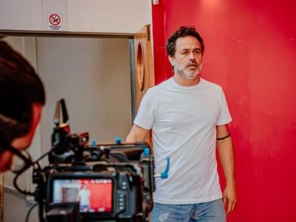 Gastón Pauls - Back videoclip La Misión1